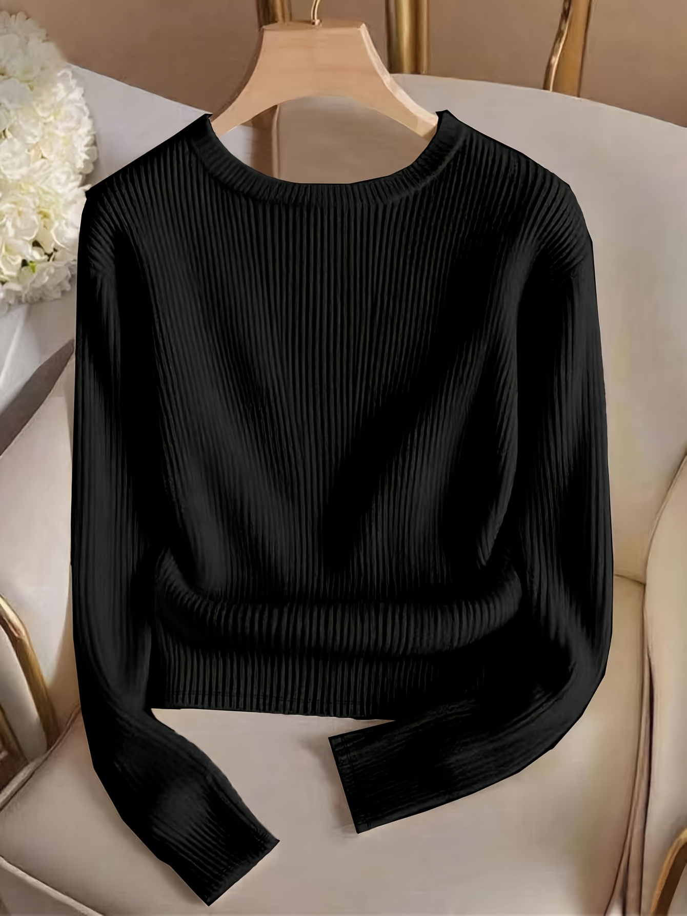 t shirt élégant et stylé pour femme, nouvelle collection automne hiver, couleur unie, chaud, col rond, en peluche, manches longues, avec boutons décoratifs et coupe décontractée et ample. t shirt élégant et stylé pour femme, nouvelle collection automne hiver, couleur unie, chaud, col rond, en peluche, manches longues, avec boutons décoratifs et coupe décontractée et ample.