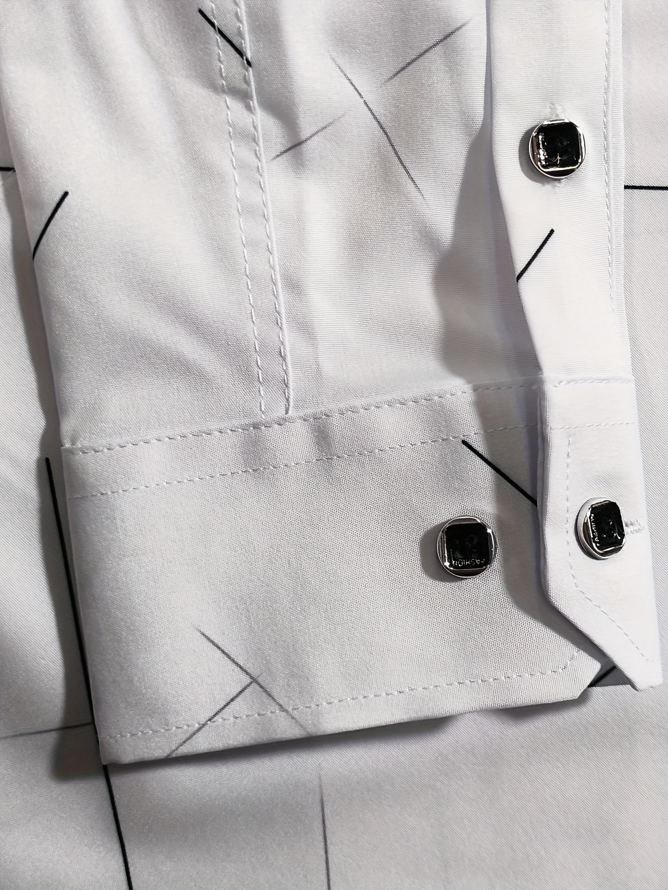 la chemise de couleur unie intègre des éléments de ligne tendance, ajoutant une touche fraîche au style classique. avec des boutons exquis et une coupe ajustée, elle met en valeur un air élégant. conçue pour répondre aux besoins vestimentaires des hommes d'occident. la chemise de couleur unie intègre des éléments de ligne tendance, ajoutant une touche fraîche au style classique. avec des boutons exquis et une coupe ajustée, elle met en valeur un air élégant. conçue pour répondre aux besoins vestimentaires des hommes d'occident.