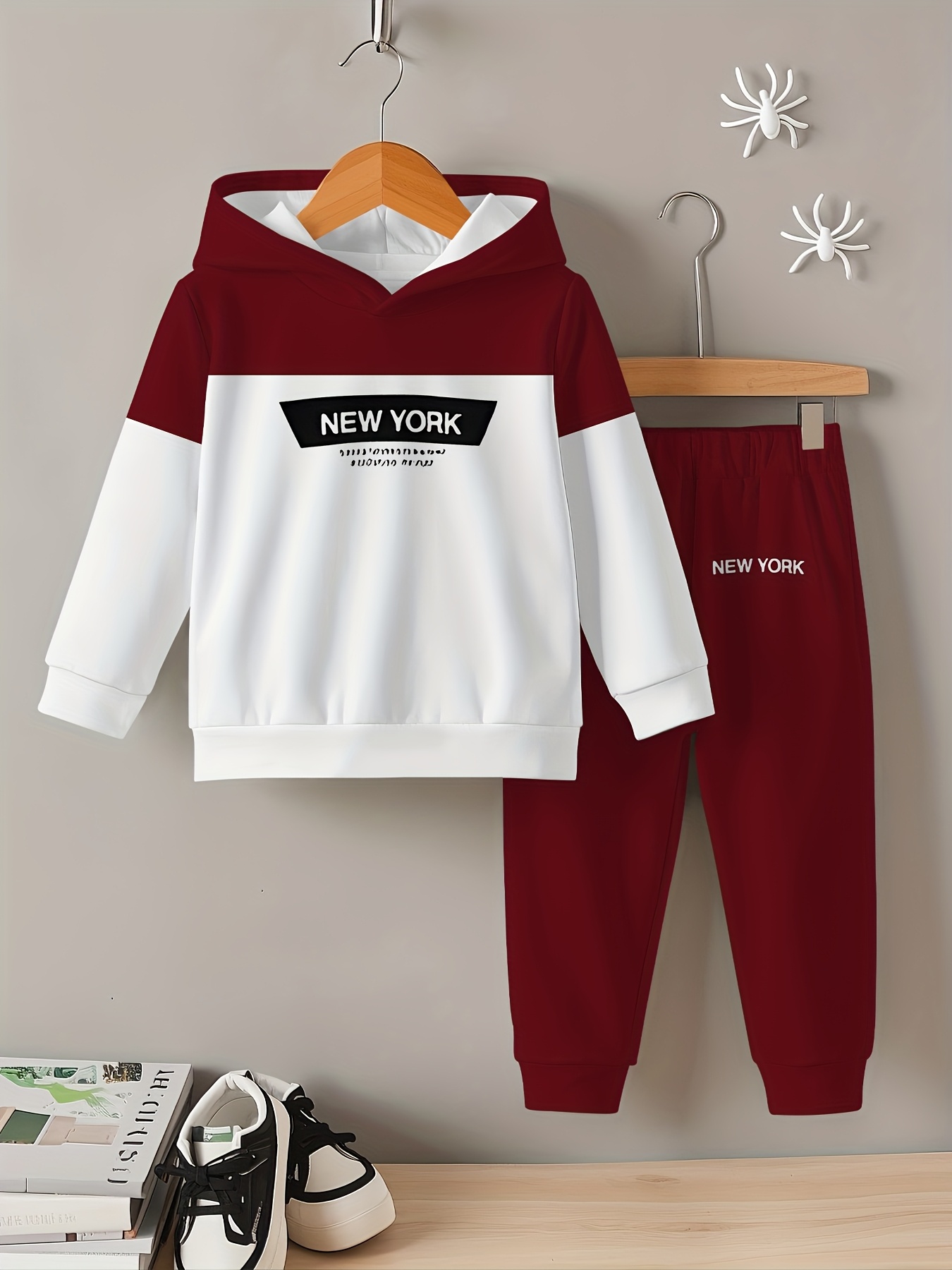 ensemble de survêts à capuche tendance pour printemps, automne et hiver pour garçons et filles, avec des motifs de dessins animés confortables de voitures, de dinosaures et de football pour les activités de loisirs en plein air. les cadeaux les plus demandés pour noël et halloween. ensemble de survêts à capuche tendance pour printemps, automne et hiver pour garçons et filles, avec des motifs de dessins animés confortables de voitures, de dinosaures et de football pour les activités de loisirs en plein air. les cadeaux les plus demandés pour noël et halloween.