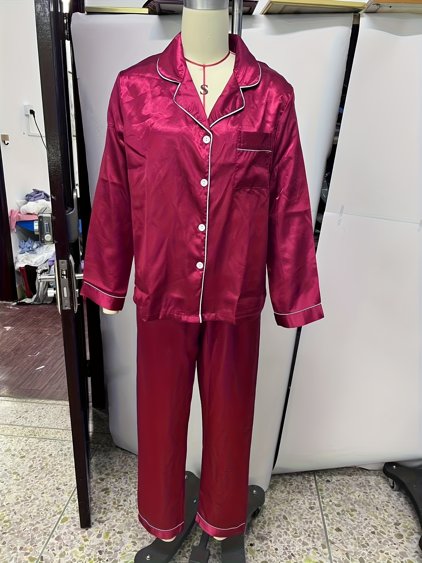 ensemble de pyjama à manches longues pour femmes avec revers et boutons | confortable et doux, vêtement d'intérieur toutes saisons avec pantalon long et détails de patte de bouton ensemble de pyjama à manches longues pour femmes avec revers et boutons | confortable et doux, vêtement d'intérieur toutes saisons avec pantalon long et détails de patte de bouton