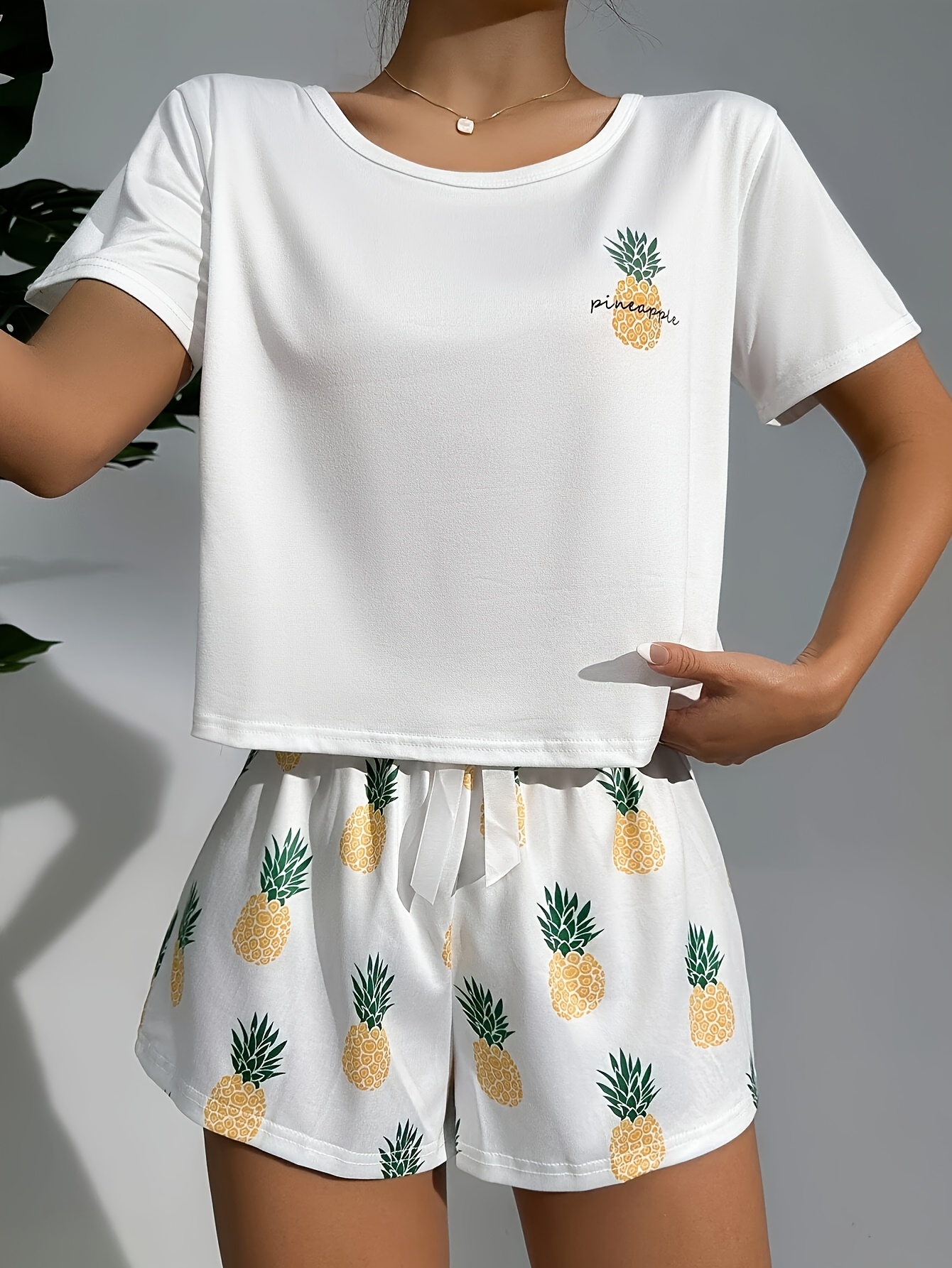 ensemble de pyjama décontracté pour femmes avec imprimé d'ananas haut à manches courtes ample et doux avec taille à cordon et short assorti, lavable et séchable en machine, parfait pour la détente, vêtements de détente | haut imprimé amusant | haut lavable en machine, accessoires d'ananas ensemble de pyjama décontracté pour femmes avec imprimé d'ananas haut à manches courtes ample et doux avec taille à cordon et short assorti, lavable et séchable en machine, parfait pour la détente, vêtements de détente | haut imprimé amusant | haut lavable en machine, accessoires d'ananas