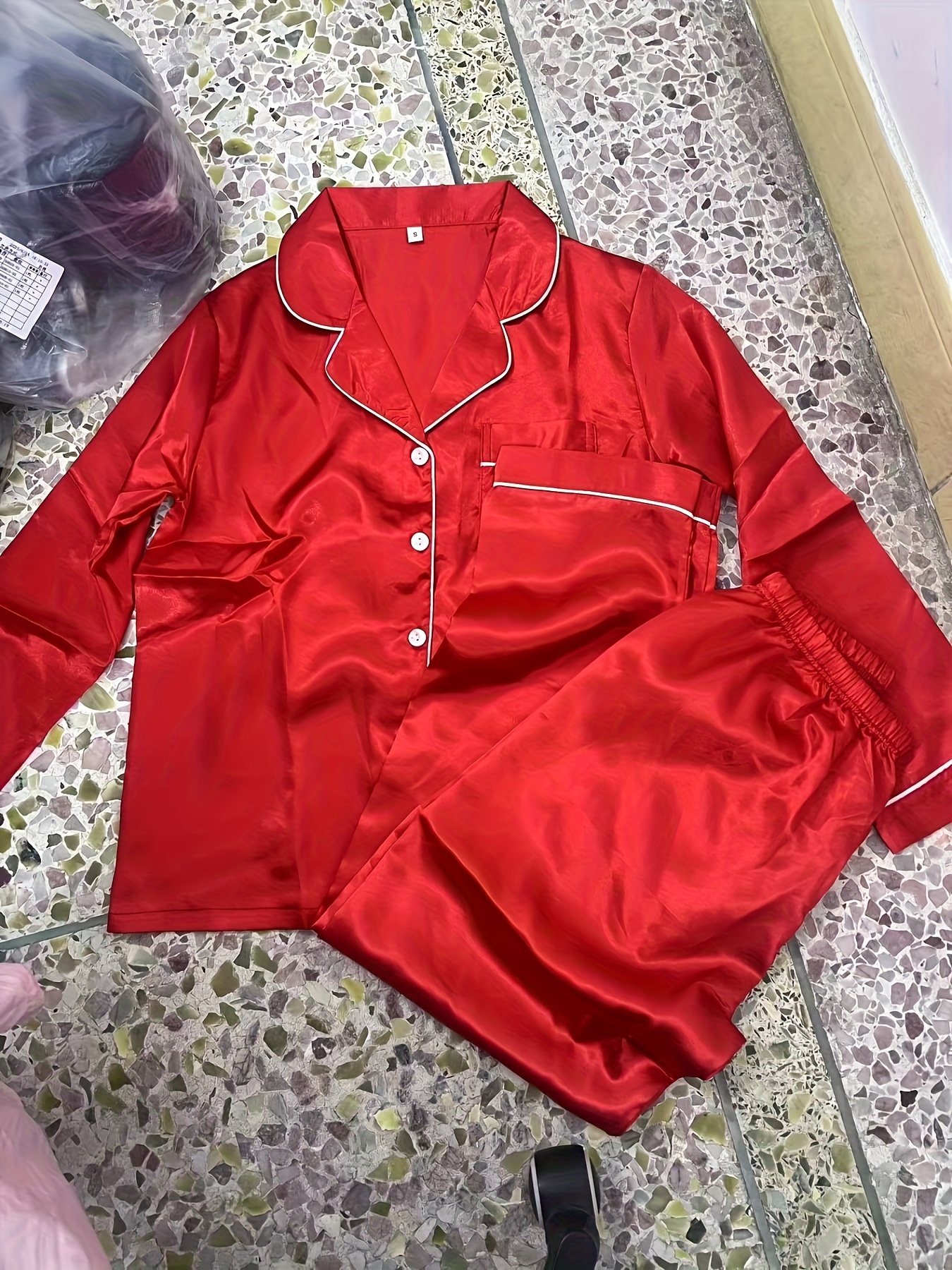 ensemble de pyjama à manches longues pour femmes avec revers et boutons | confortable et doux, vêtement d'intérieur toutes saisons avec pantalon long et détails de patte de bouton ensemble de pyjama à manches longues pour femmes avec revers et boutons | confortable et doux, vêtement d'intérieur toutes saisons avec pantalon long et détails de patte de bouton