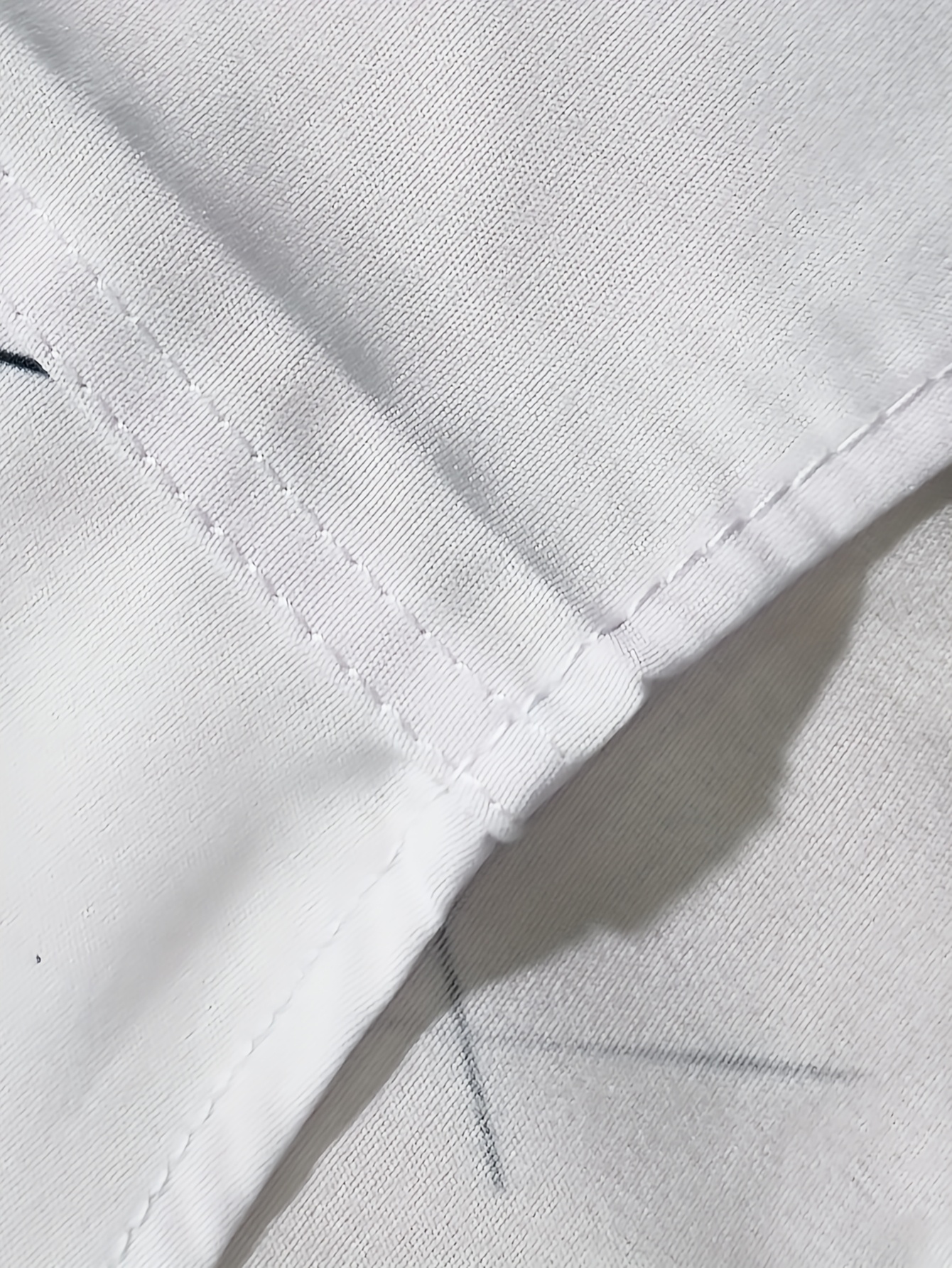 la chemise de couleur unie intègre des éléments de ligne tendance, ajoutant une touche fraîche au style classique. avec des boutons exquis et une coupe ajustée, elle met en valeur un air élégant. conçue pour répondre aux besoins vestimentaires des hommes d'occident. la chemise de couleur unie intègre des éléments de ligne tendance, ajoutant une touche fraîche au style classique. avec des boutons exquis et une coupe ajustée, elle met en valeur un air élégant. conçue pour répondre aux besoins vestimentaires des hommes d'occident.