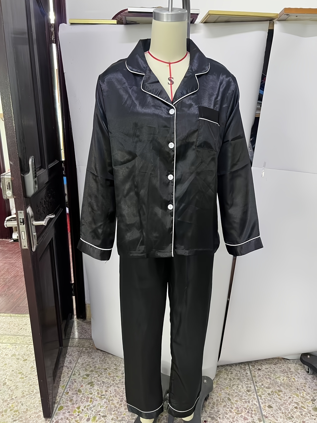 ensemble de pyjama à manches longues pour femmes avec revers et boutons | confortable et doux, vêtement d'intérieur toutes saisons avec pantalon long et détails de patte de bouton ensemble de pyjama à manches longues pour femmes avec revers et boutons | confortable et doux, vêtement d'intérieur toutes saisons avec pantalon long et détails de patte de bouton