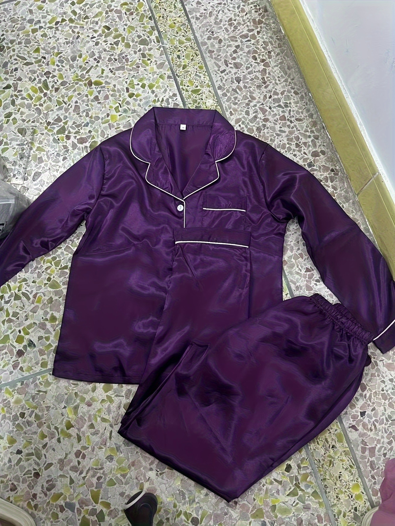 ensemble de pyjama à manches longues pour femmes avec revers et boutons | confortable et doux, vêtement d'intérieur toutes saisons avec pantalon long et détails de patte de bouton ensemble de pyjama à manches longues pour femmes avec revers et boutons | confortable et doux, vêtement d'intérieur toutes saisons avec pantalon long et détails de patte de bouton