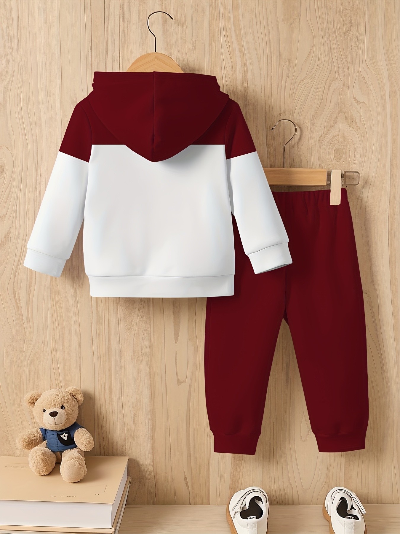 ensemble de survêts à capuche tendance pour printemps, automne et hiver pour garçons et filles, avec des motifs de dessins animés confortables de voitures, de dinosaures et de football pour les activités de loisirs en plein air. les cadeaux les plus demandés pour noël et halloween. ensemble de survêts à capuche tendance pour printemps, automne et hiver pour garçons et filles, avec des motifs de dessins animés confortables de voitures, de dinosaures et de football pour les activités de loisirs en plein air. les cadeaux les plus demandés pour noël et halloween.