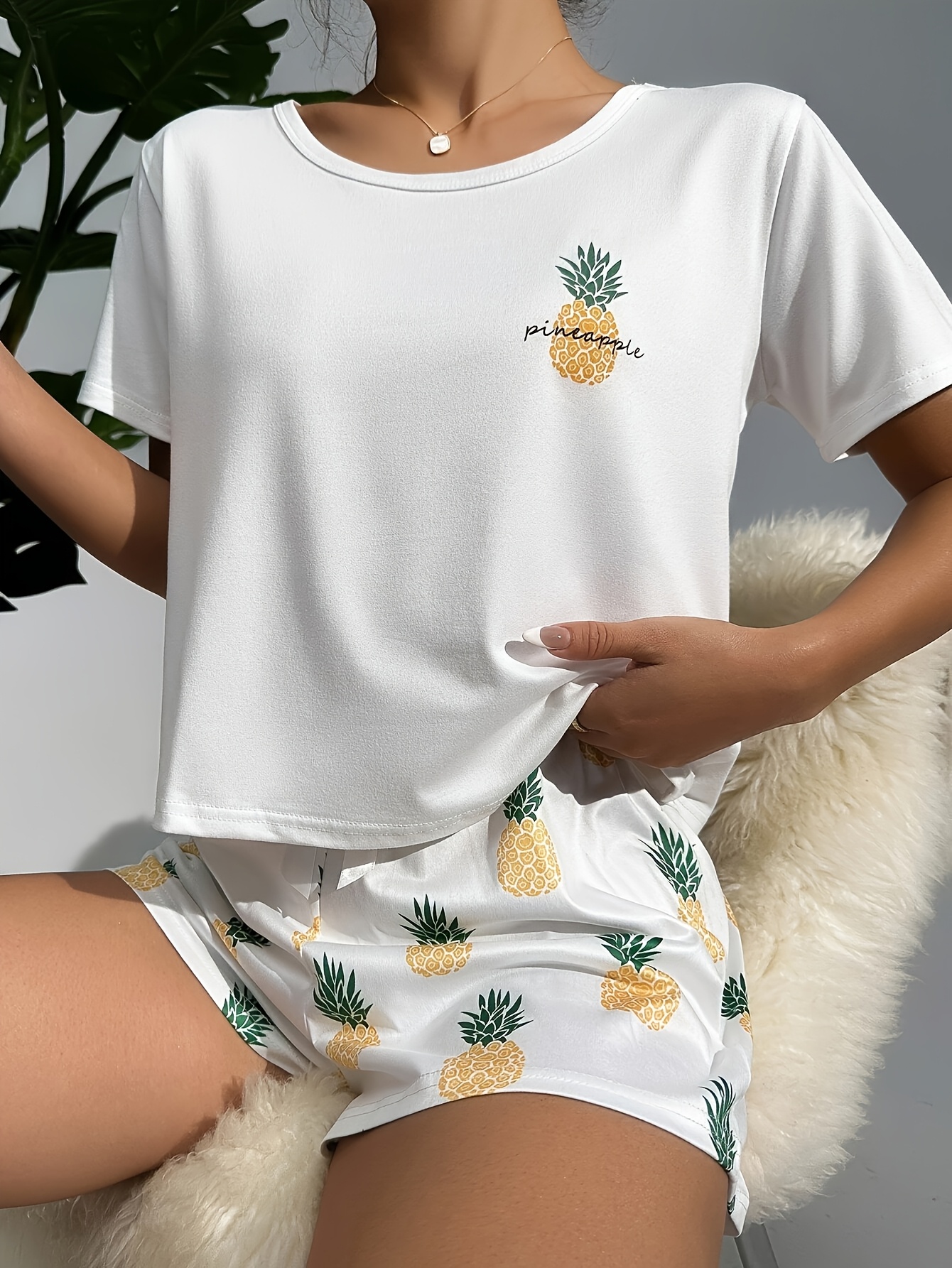 ensemble de pyjama décontracté pour femmes avec imprimé d'ananas haut à manches courtes ample et doux avec taille à cordon et short assorti, lavable et séchable en machine, parfait pour la détente, vêtements de détente | haut imprimé amusant | haut lavable en machine, accessoires d'ananas ensemble de pyjama décontracté pour femmes avec imprimé d'ananas haut à manches courtes ample et doux avec taille à cordon et short assorti, lavable et séchable en machine, parfait pour la détente, vêtements de détente | haut imprimé amusant | haut lavable en machine, accessoires d'ananas