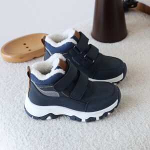 une paire de bottes de neige d'hiver pour garçons avec doublure en molleton chaud, chaussures de sport d'extérieur montantes.