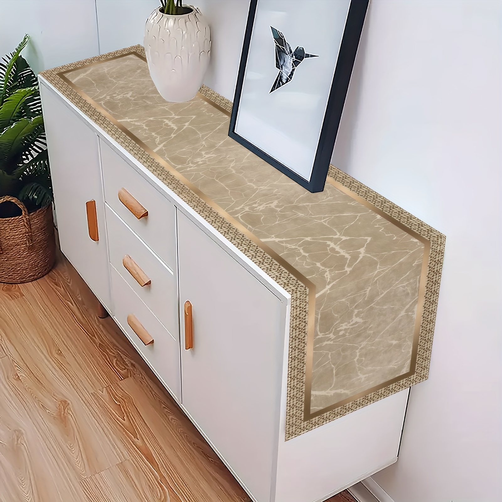 1/5/7 pièces, chemin de table et nappes de table géométriques dorées de luxe inspirées des motifs de marbre, avec des accents beige et dorés, parfaites pour les réunions de famille, les mariages et les décorations d'anniversaire idées cadeaux élégantes, décoration de table. 1/5/7 pièces, chemin de table et nappes de table géométriques dorées de luxe inspirées des motifs de marbre, avec des accents beige et dorés, parfaites pour les réunions de famille, les mariages et les décorations d'anniversaire idées cadeaux élégantes, décoration de table.