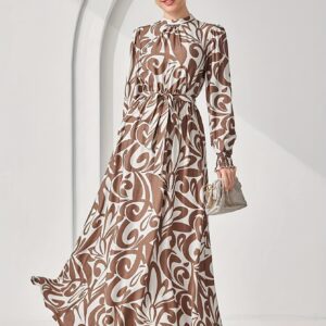 robe longue élégante à manches longues avec imprimé floral marron et blanc, col montant, taille cintrée, coupe fluide, idéale pour printemps/automne | mode femme adulte, style décontracté chic | robe à imprimé floral | robe à taille cintrée