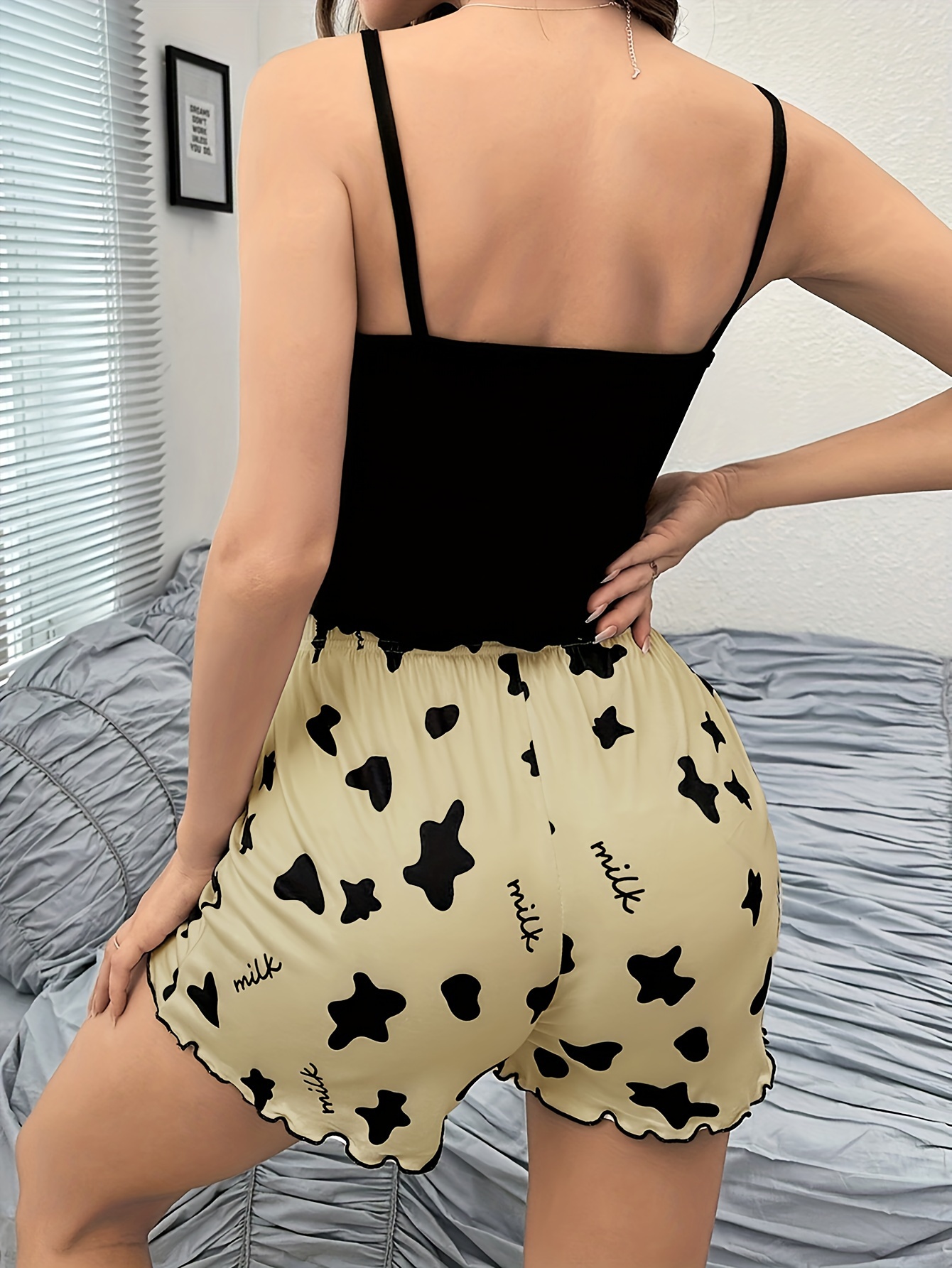 ensemble de pyjama décontracté pour femme avec imprimé lettre de vache, haut court dos nu à col rond et short, coupe décontractée confortable, vêtements de nuit d'été ensemble de pyjama décontracté pour femme avec imprimé lettre de vache, haut court dos nu à col rond et short, coupe décontractée confortable, vêtements de nuit d'été