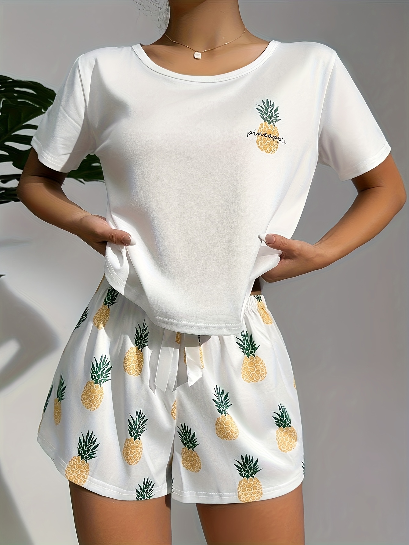 ensemble de pyjama décontracté pour femmes avec imprimé d'ananas haut à manches courtes ample et doux avec taille à cordon et short assorti, lavable et séchable en machine, parfait pour la détente, vêtements de détente | haut imprimé amusant | haut lavable en machine, accessoires d'ananas ensemble de pyjama décontracté pour femmes avec imprimé d'ananas haut à manches courtes ample et doux avec taille à cordon et short assorti, lavable et séchable en machine, parfait pour la détente, vêtements de détente | haut imprimé amusant | haut lavable en machine, accessoires d'ananas