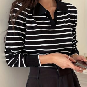 chemisier élégant à col en v et manches longues pour femmes & pull rayé horizontal, hauts toutes saisons pour le bureau et le quotidien pour femmes, pièce de superposition chic pour l'automne/hiver, vêtements polyvalents, design classique, haut élégant, amateurs de mode