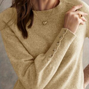 pullover élégant beige à manches longues et col rond pour femme acrylique, design boutonné avec poches pour le printemps/été/automne, pull en tricot pour dames